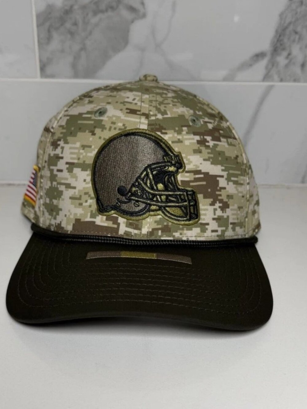 Cleveland Browns New Era 39THIRTY 2025 Salute To Service S/M